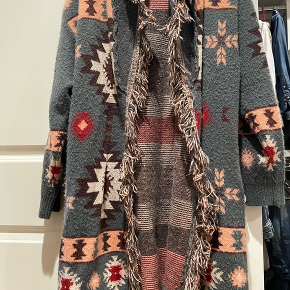 Aztec Patterned Knit Cardigan - Picture 4 of 5